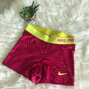 Pink Nike pro shorts 🏋🏻‍♀️